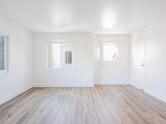 3rd image of 1031 N Orange Grove Ave #202