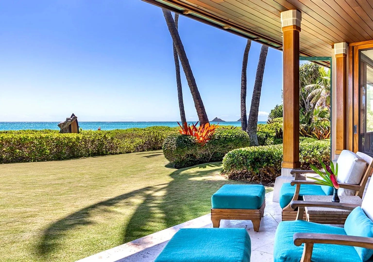 Beachfront Villa with Private Pool & Gym — Photo 2
