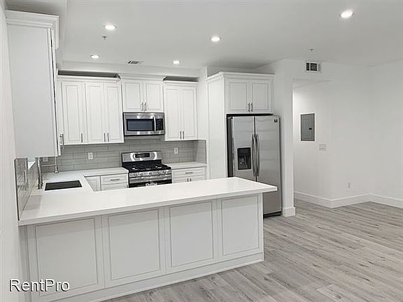 2nd image of 7125 S La Cienega Blvd #7127
