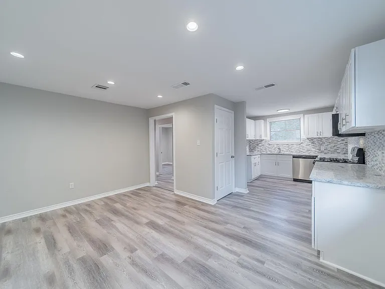 5739 Skylane Dr — Photo 15
