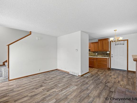 5th image of 100 Clover Ct