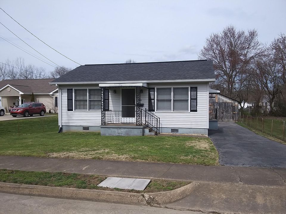 1st image of 1046 Robertson St