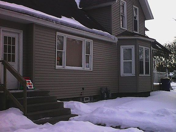 2nd image of 922 Fremont Ave NW
