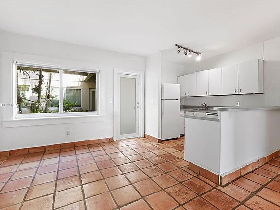 3rd image of 900 Meridian Ave APT 103