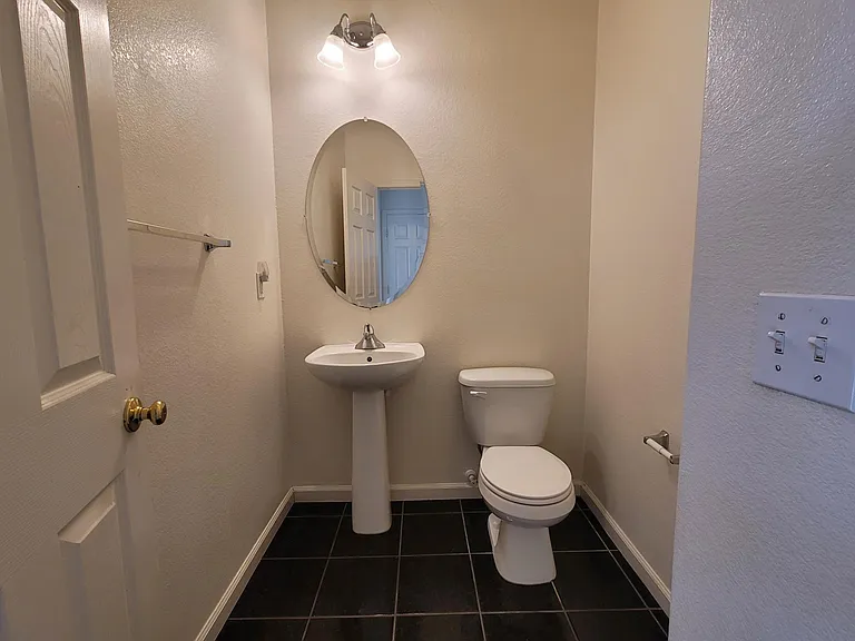 415 Zinnia Ct — Photo 13
