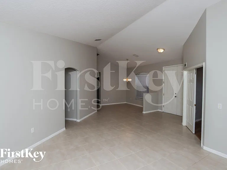 1347 Armory Dr NE — Photo 3