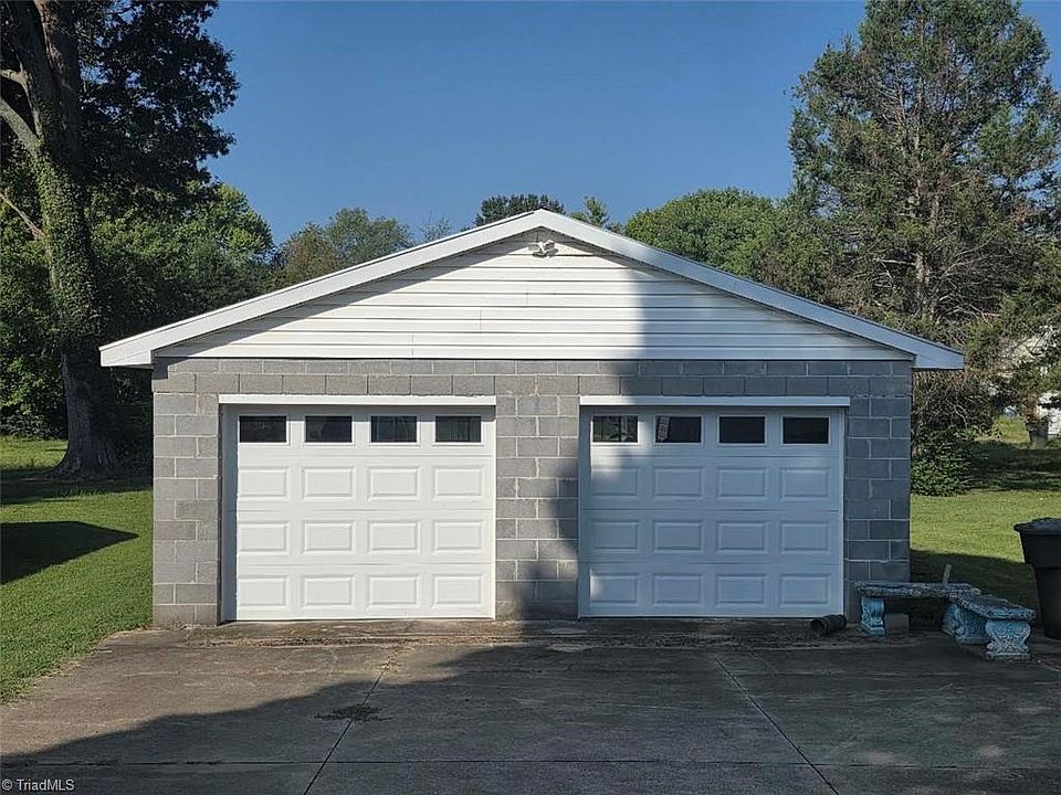 2nd image of 123 S Fieldcrest Rd