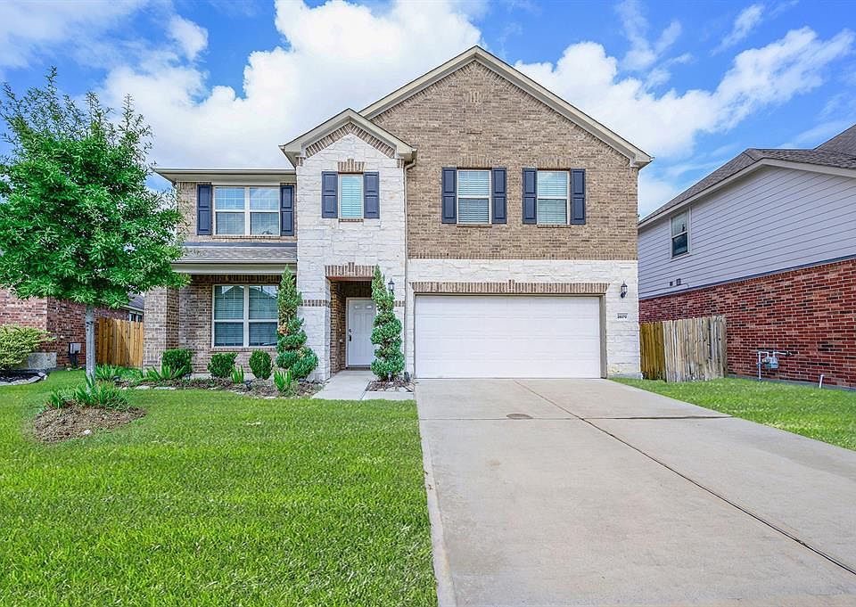 Welcome Home! Beautiful Front Stone Elevation!