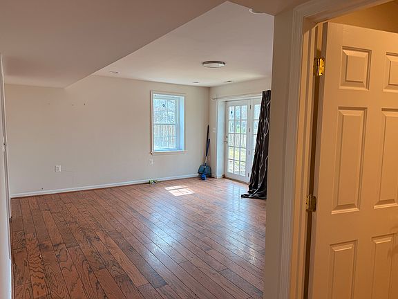 3rd image of 6 Lynchester Dr #1