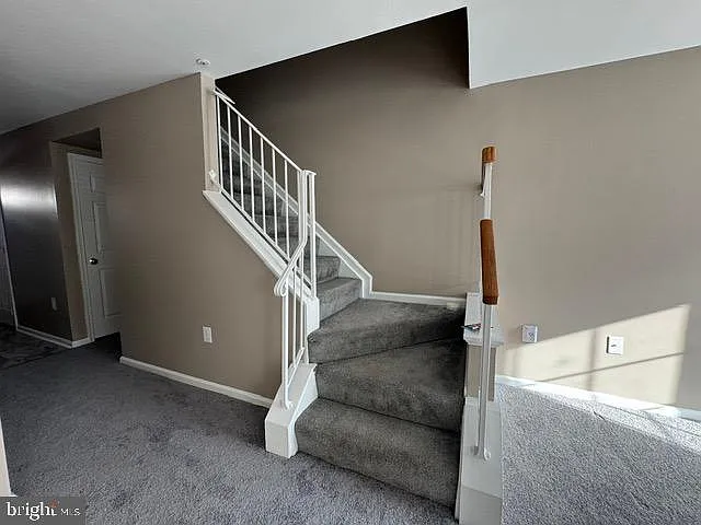 2459 Wentworth Dr — Photo 25