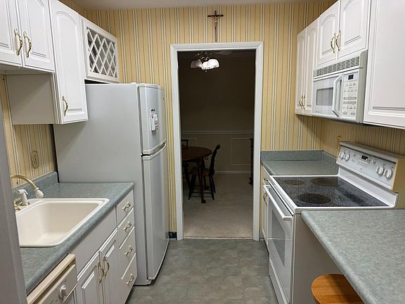 5th image of 3809 Petoskey Ave