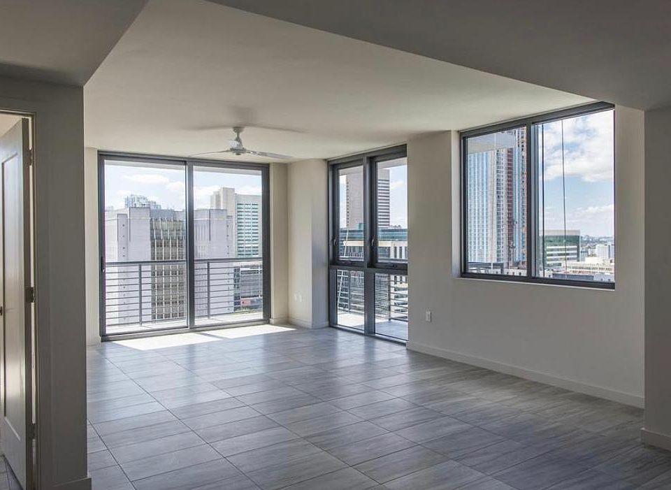 1st image of 700 NE 1st Ave #1202