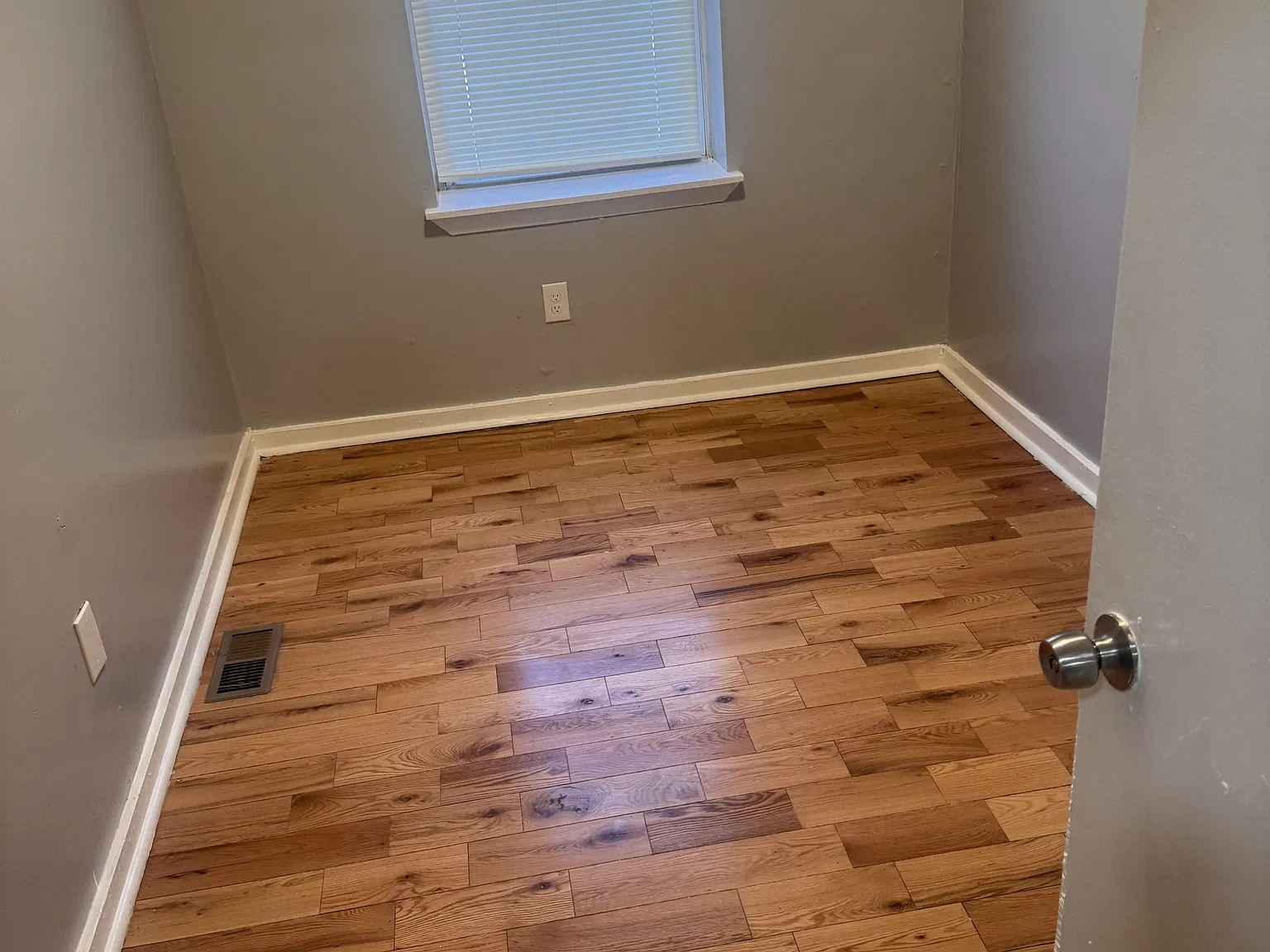 84 Dewitt St — Photo 1
