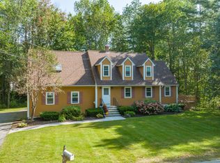 8 Wildwood Dr, Springvale, ME 04083