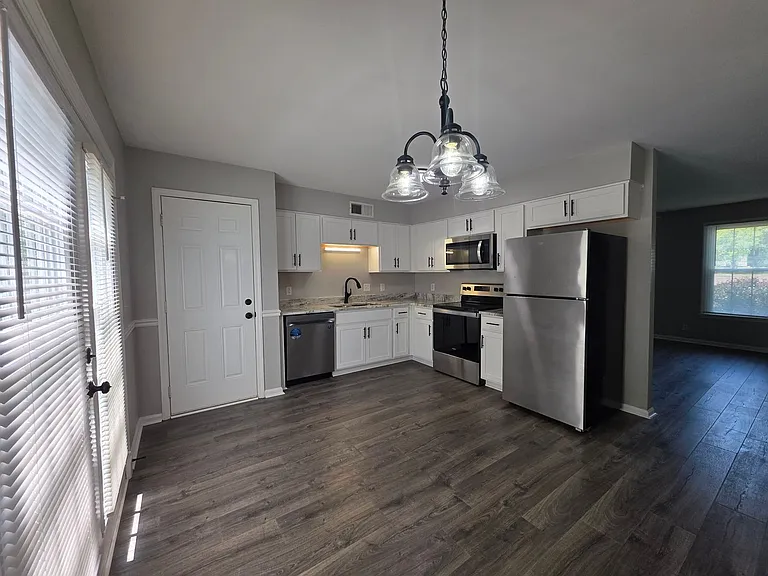 104 Twin Oaks Ct #B — Photo 6