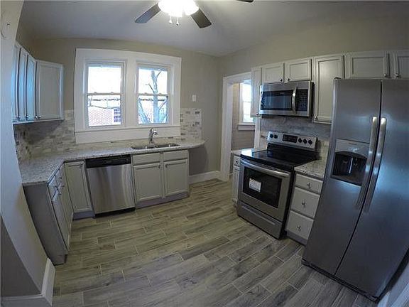 2nd image of 1327 N Main Ave