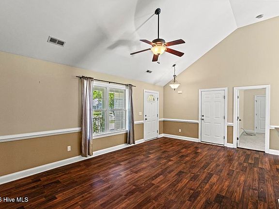 5th image of 3613 Delesa Court