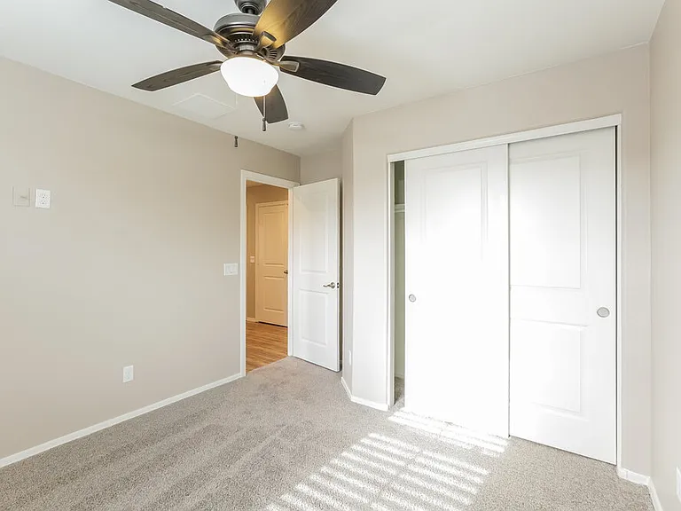 5804 S 10th Dr — Photo 12