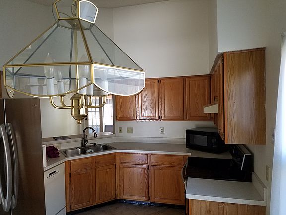 4th image of 48 Finch Ct