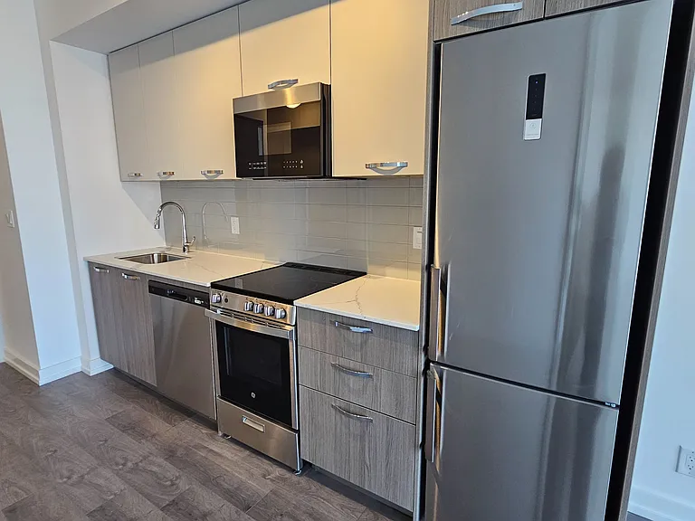 75 James St S #1101 — Photo 24