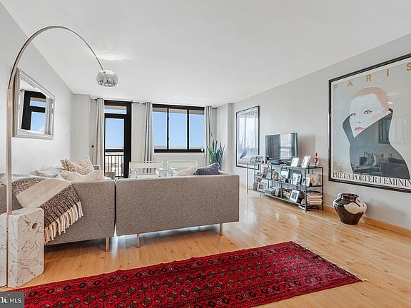 5th image of 801 N Pitt St APT 1006