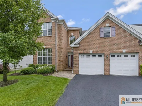 46 Andover Dr, Kendall Park, NJ 08824