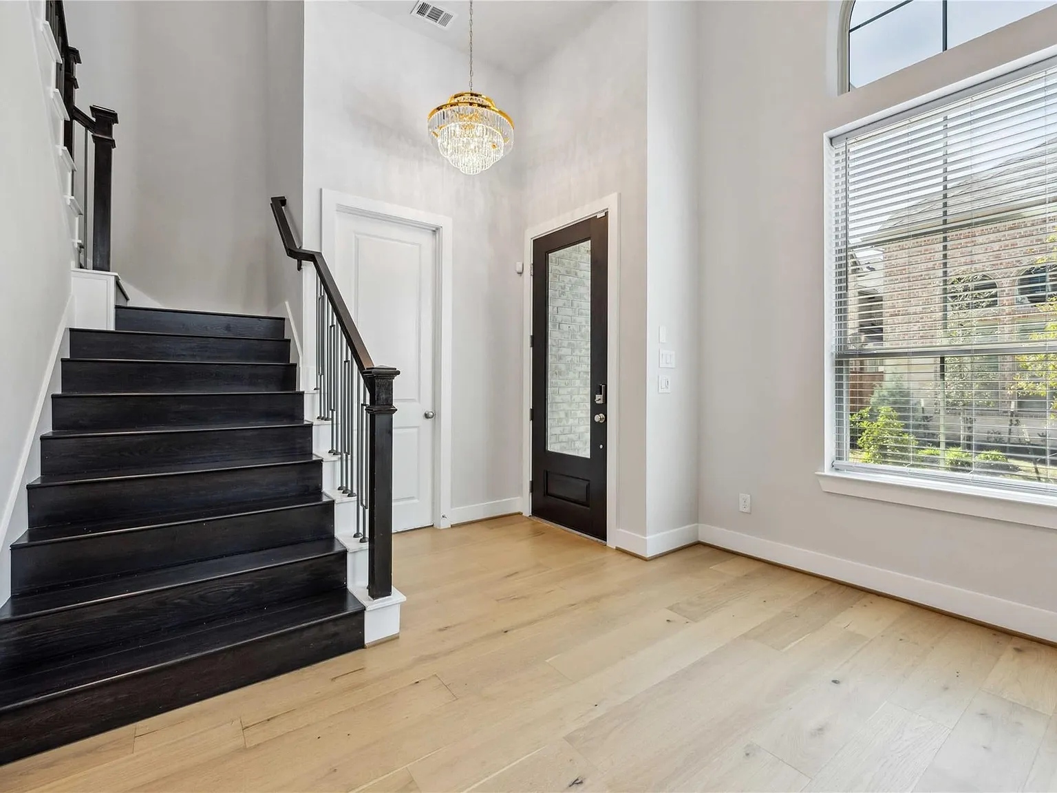 3 bed, 2.5 bath, 1806 sqft, $3,000 — Photo 4