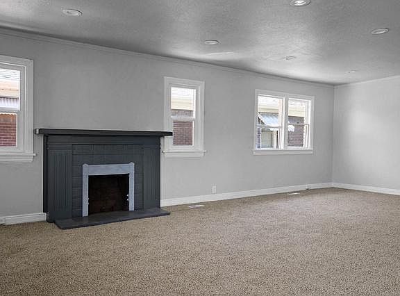 4th image of 332 E Hubbard Ave