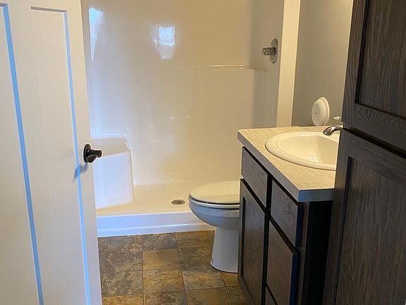 5th image of 215 Aspen Dr