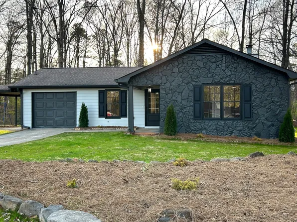 2265 Hammond Ct, Ellenwood, GA 30294