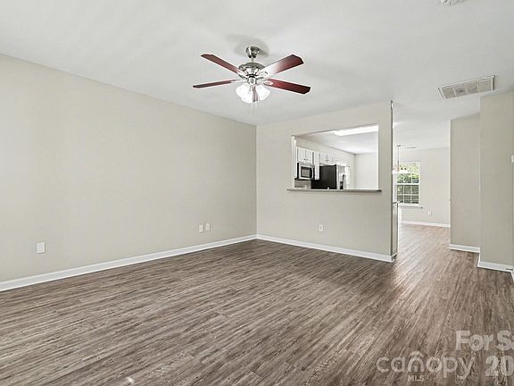 5th image of 911 Valley Ridge Rd