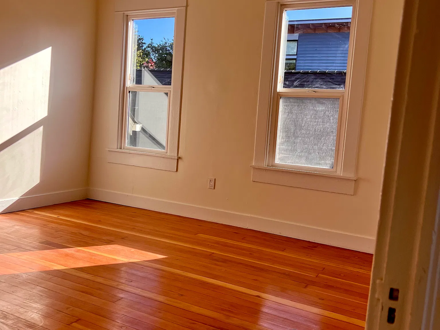 2 bed, 1000 sqft, $3,000 — Photo 2