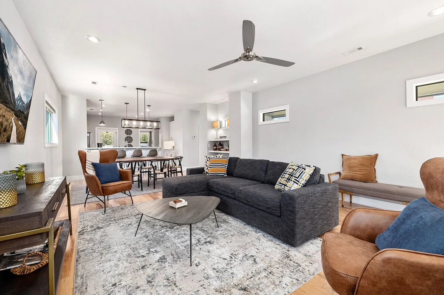 3 bed, 2.0 bath, 1926 sqft, $3,553 — Photo 1