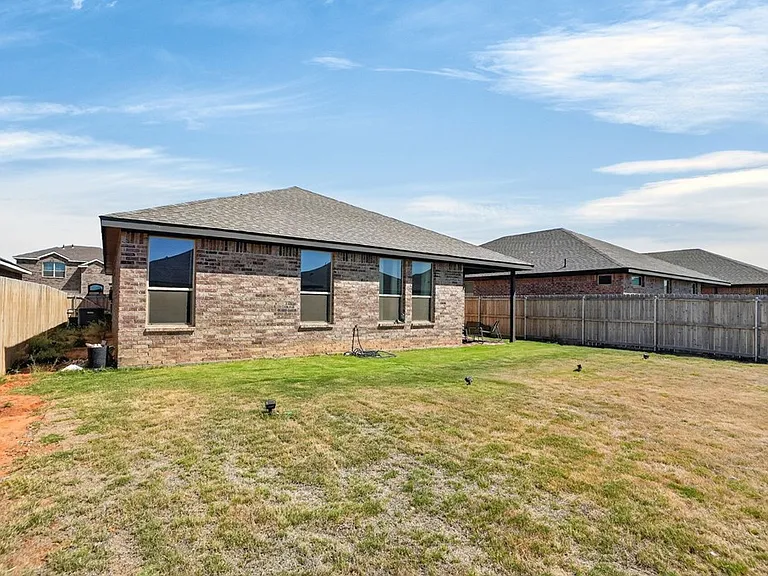 2209 Beaufort Dr — Photo 40