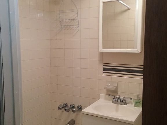 4th image of 2057 47th St #1