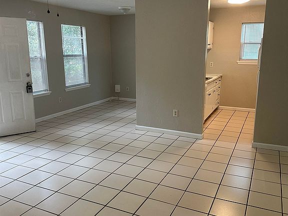 5th image of 1830 Sylvan Ct APT A