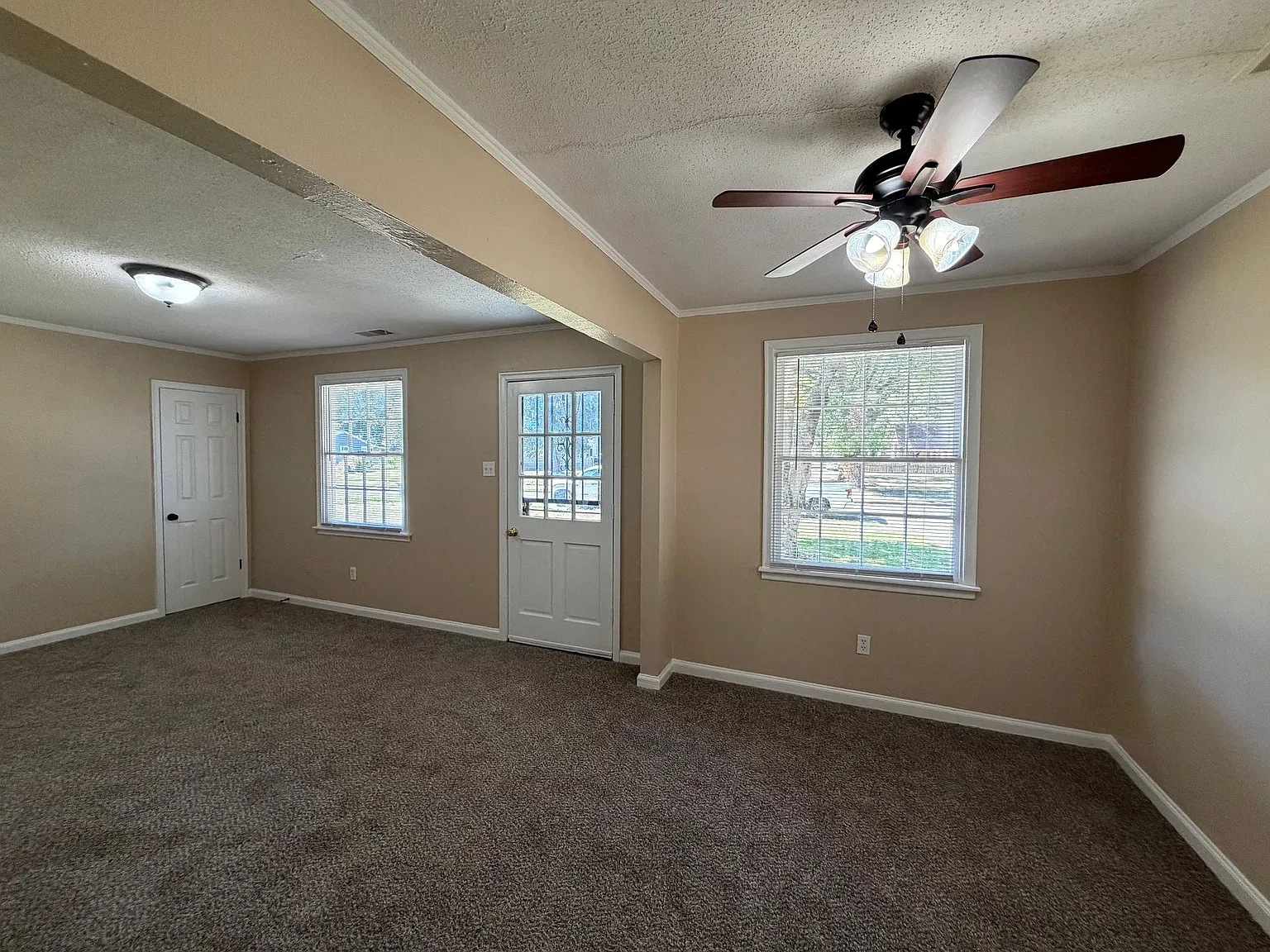 1458 Russwood Rd — Photo 4