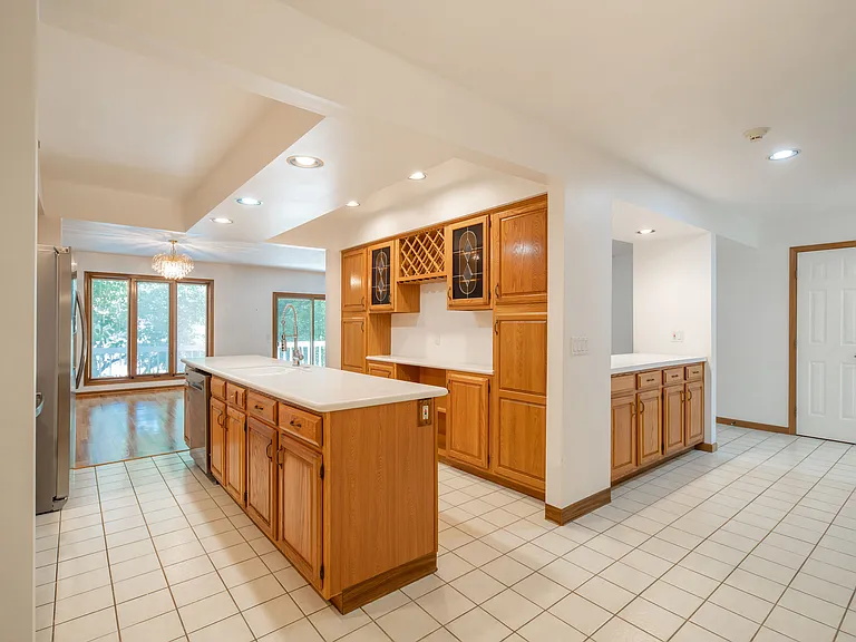5751 Som Center Rd — Photo 15