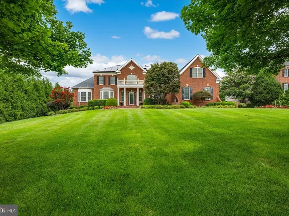 43126 Meadow Grove Dr, Ashburn, VA 20147