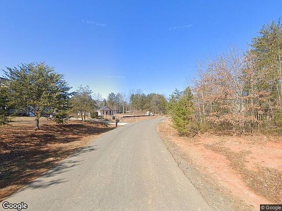 Exterior Neighborhood (street photo)