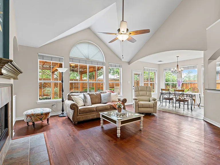 1475 Applewood Dr — Photo 10