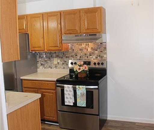 5th image of 26 Oneonta Dr
