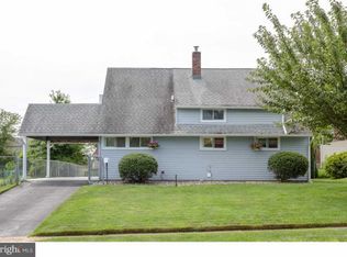 7 Apricot Ln, Levittown, PA