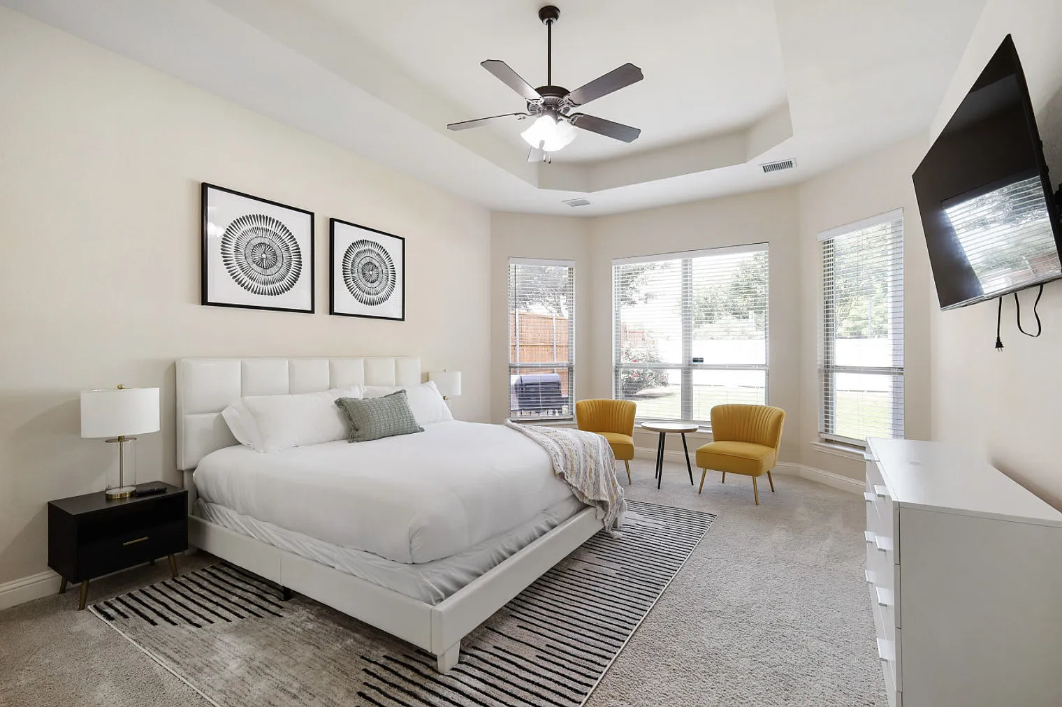5 bed, 3.0 bath, 47361 sqft, $5,798 — Photo 2