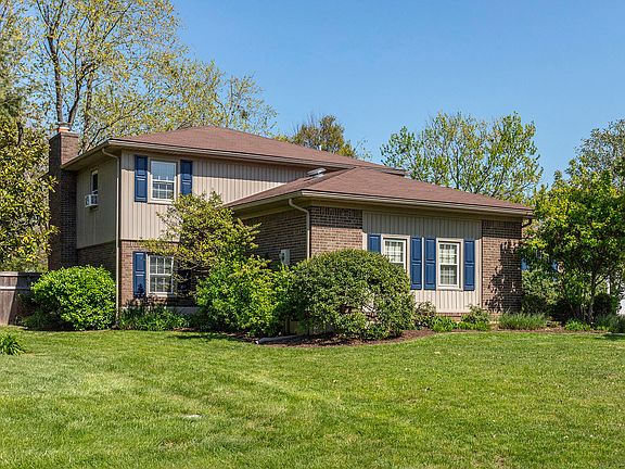 2nd image of 303 Chertsey Ct