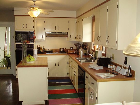 Eat-In Kitchen with Center Island