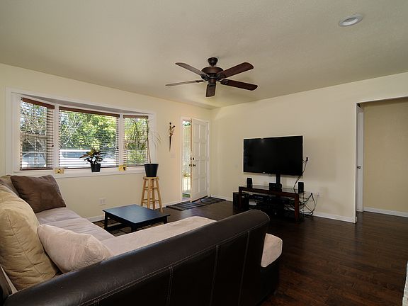 3rd image of 8618 Stehlin Ave