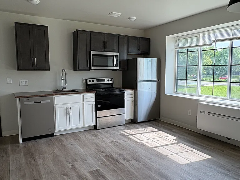 Bethune Lofts — Photo 23