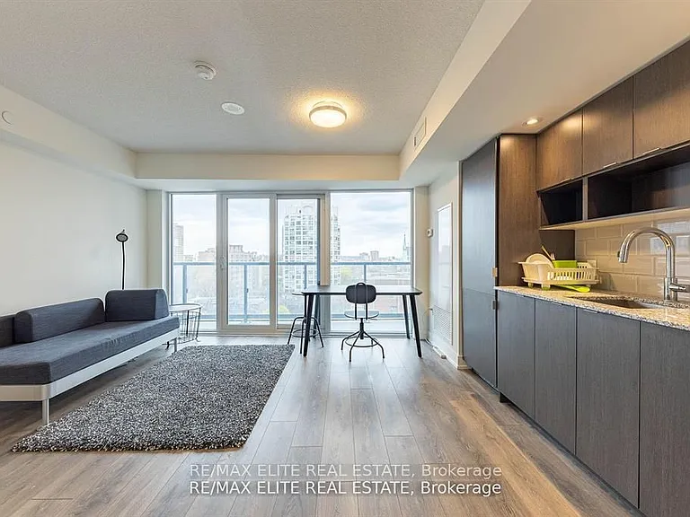 89 McGill St #806 — Photo 3