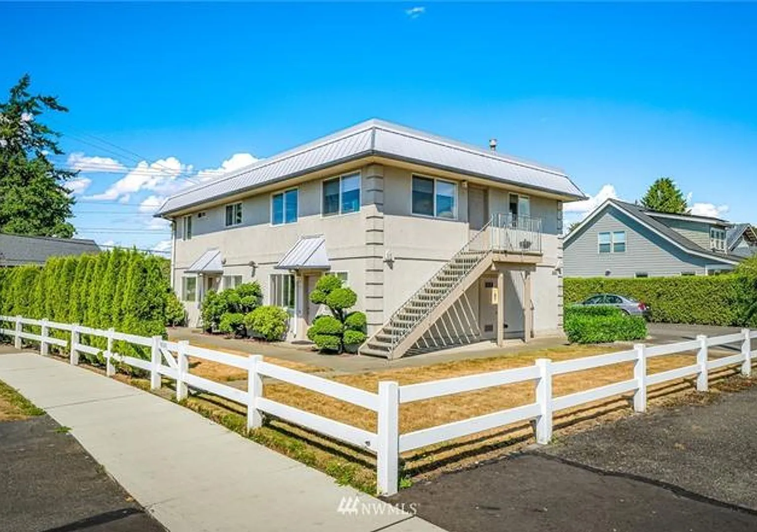 Ground Floor 2 Bedroom Unit Updated Close To Btc — Photo 1